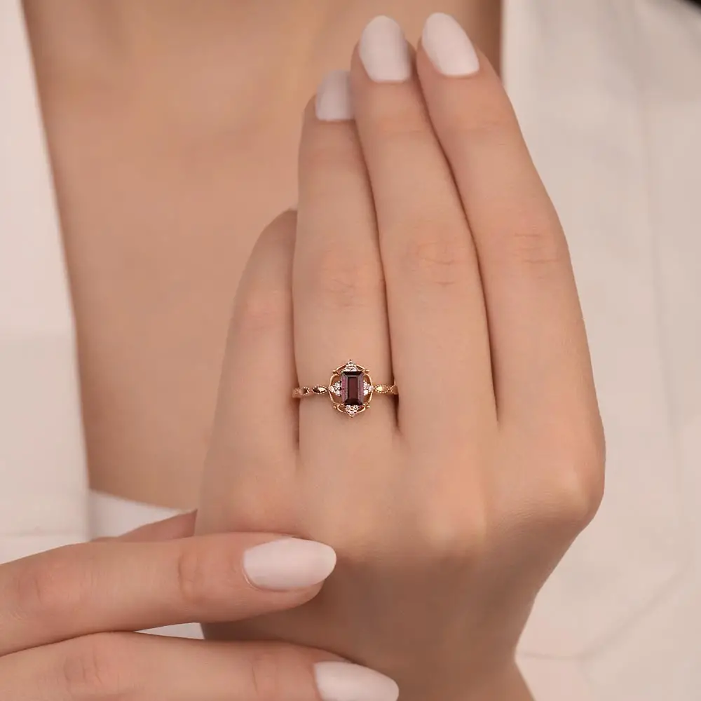 0,84 Karat Pırlantalı Vintage Rhodolite Yüzük