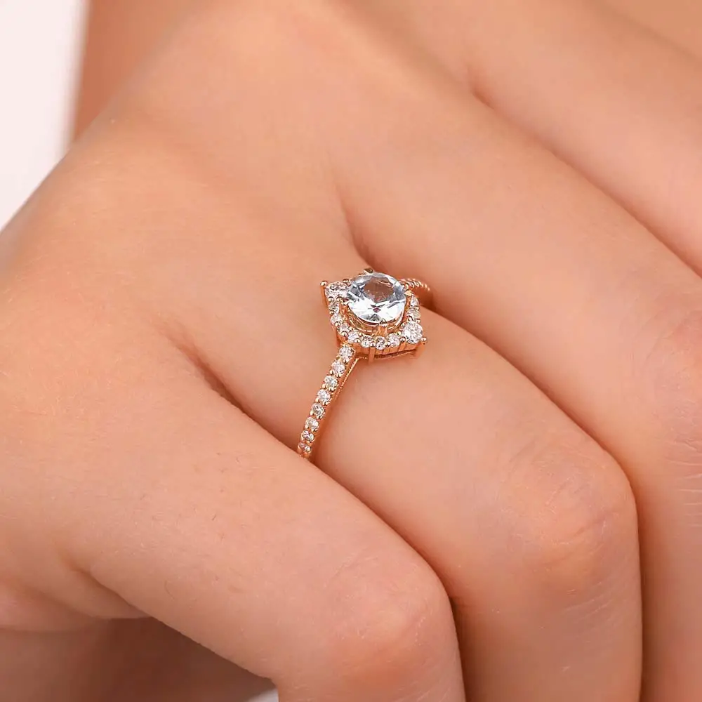 0,74 Karat Pırlantalı Vintage Sky Blue Topaz Yüzük